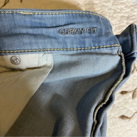 Triangle Curvy Fit Raw Hem Jeans - Picture 4 of 8